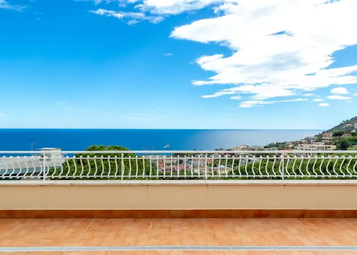 Appartamento 168b - La Terrazza Sul Mare, Casa A 10 Minuti Da Spiaggia, Parcheggio Privato Gratis *